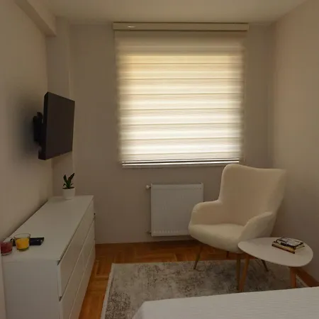 Urban Apartman-privatan Parking- Apartmán