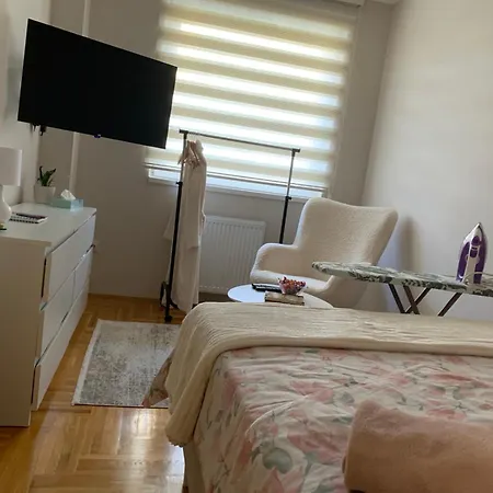 Urban Apartman-privatan Parking- Apartmán *