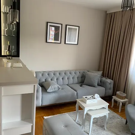 Urban Apartman-privatan Parking- * Kraljevo