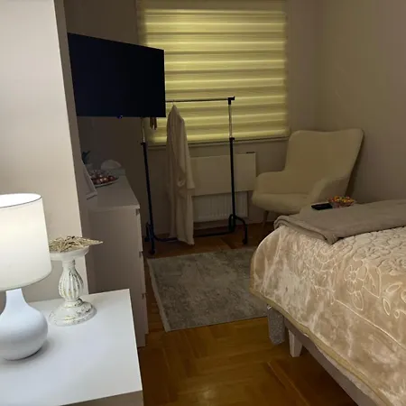 Urban Apartman-privatan Parking- *