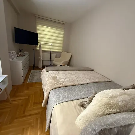 Urban Apartman-privatan Parking- *